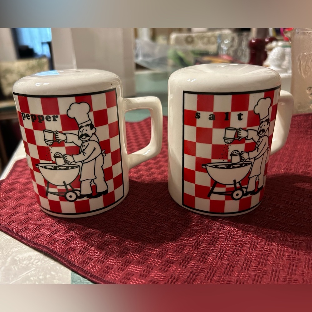 Retro Vintage Red & White Checkered Salt & Pepper Shakers with BBQ. chef